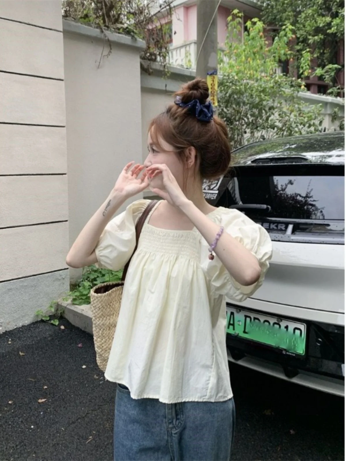 Blossom Color Square Collar Bubble Sleeve Shirt Women's Summer Design Sensation Elegant Ultra Fairy Doll Top
Blossom Color Square Collar Bubble Sleeve Shirt Women's Summer Design Sensation Elegant Ultra Fairy Doll Top