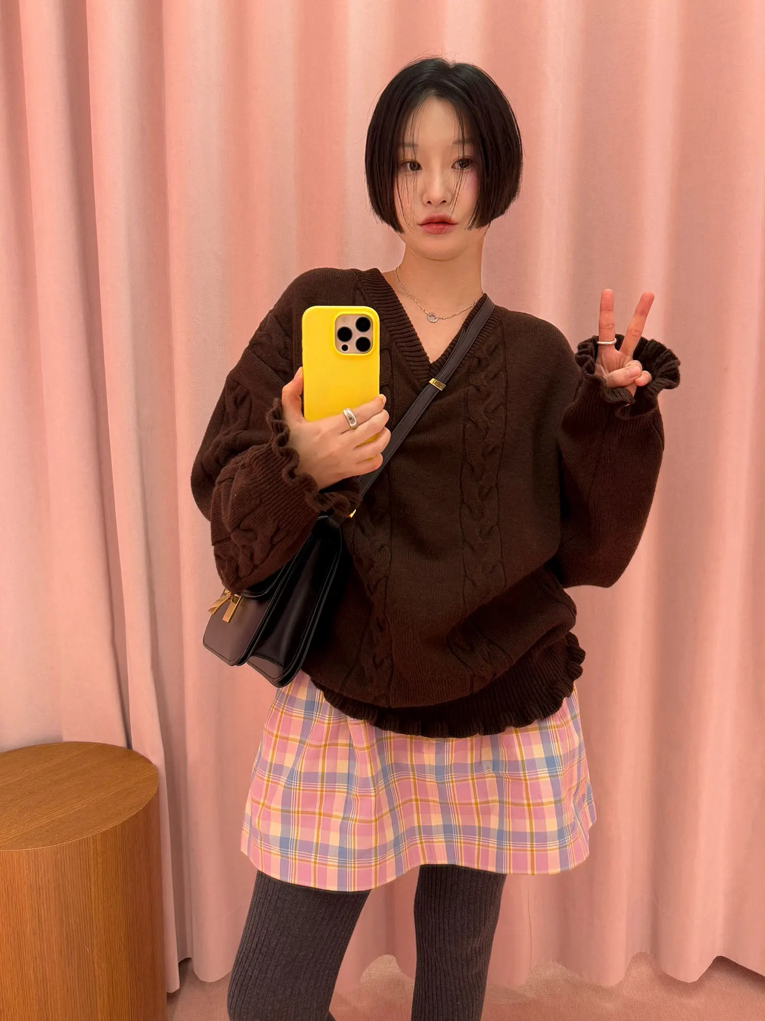 Brand Nuo Xiaola Selects 2025 Winter New Style V-neck Twisted Sweater Korean Loose Fit Daily Wear Ladies Knitwear
Brand Nuo Xiaola Selects 2025 Winter New Style V-neck Twisted Sweater Korean Loose Fit Daily Wear Ladies Knitwear
