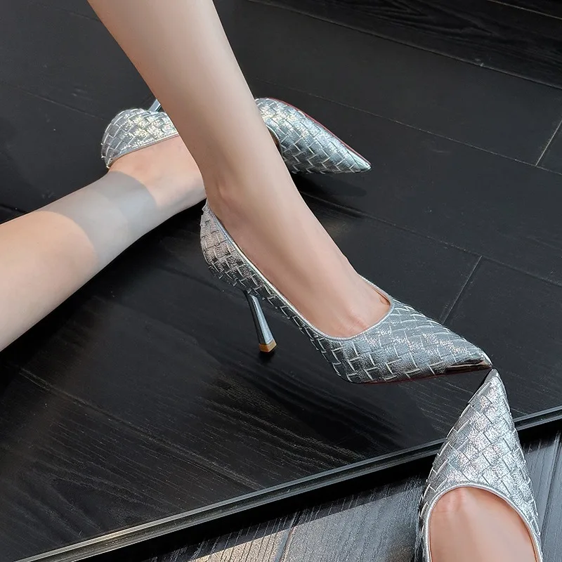 2025 Autumn New Non tiring High Heels Women's Fine Heels Pointed Shallow Mouth Weaving Silver Evening Style Women's Single Shoes
2025 Autumn New Non tiring High Heels Women's Fine Heels Pointed Shallow Mouth Weaving Silver Evening Style Women's Single Shoes