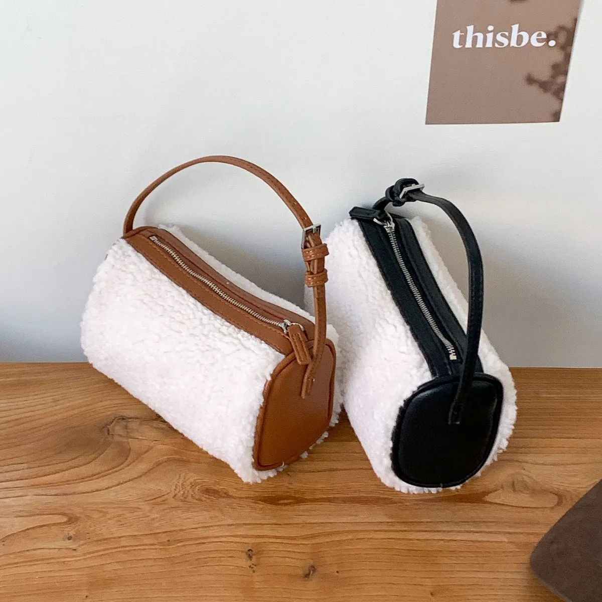 Лоскутная сумка из овечьей шерсти, модная мини-женская сумка, НОВАЯ зимняя мягкая плюшевая сумка через плечо для женщин, дизайнерская сумка на плечо, кошельки
Лоскутная сумка из овечьей шерсти, модная мини-женская сумка, НОВАЯ зимняя мягкая плюшевая сумка через плечо для женщин, дизайнерская сумка на плечо, кошельки