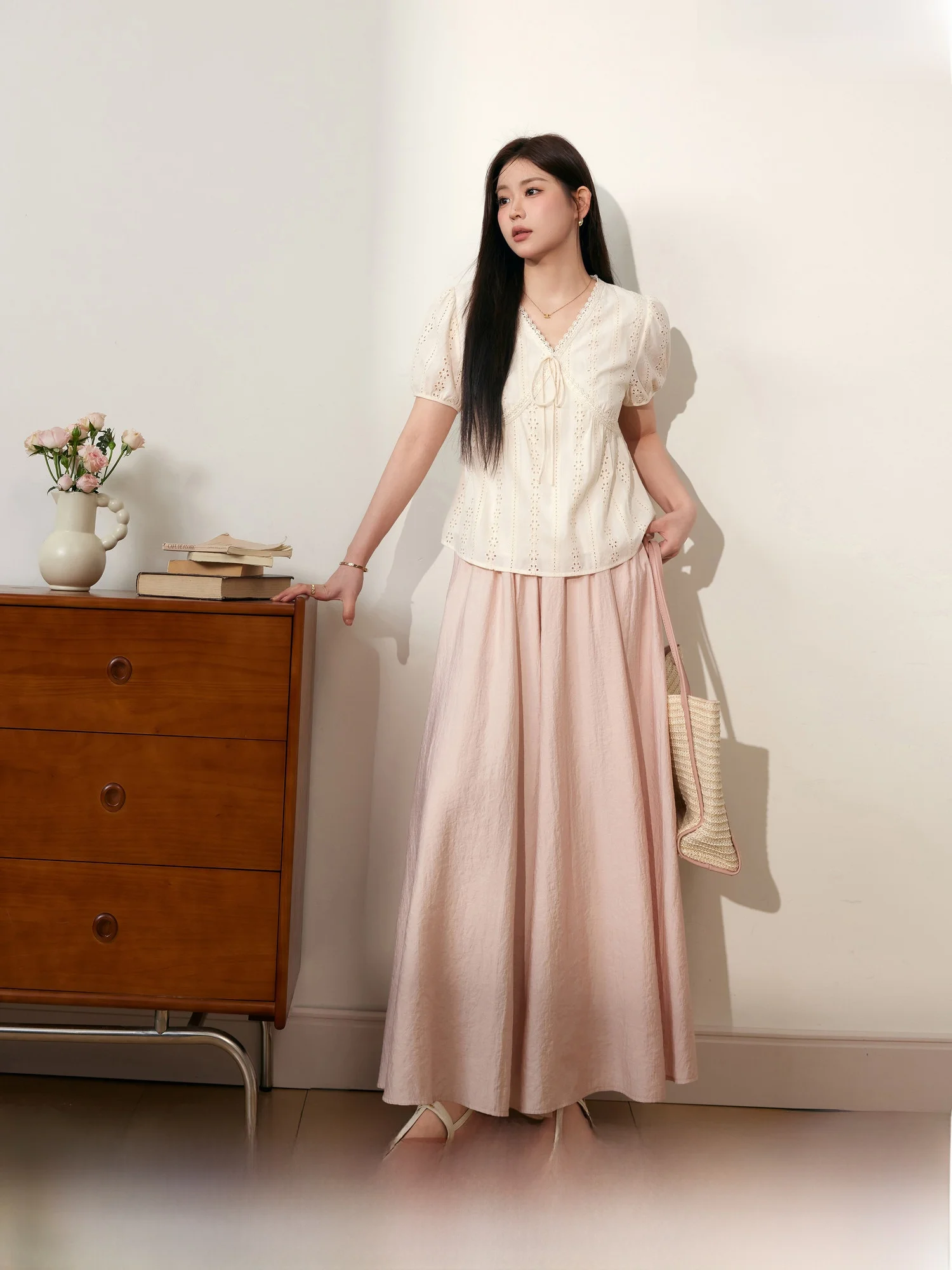 Blue Language plus Size Women's V-Neck Hollow Short Sleeve Loose Pants Skirt Summer Slimming Meat Covering Two-Piece Set
Blue Language plus Size Women's V-Neck Hollow Short Sleeve Loose Pants Skirt Summer Slimming Meat Covering Two-Piece Set