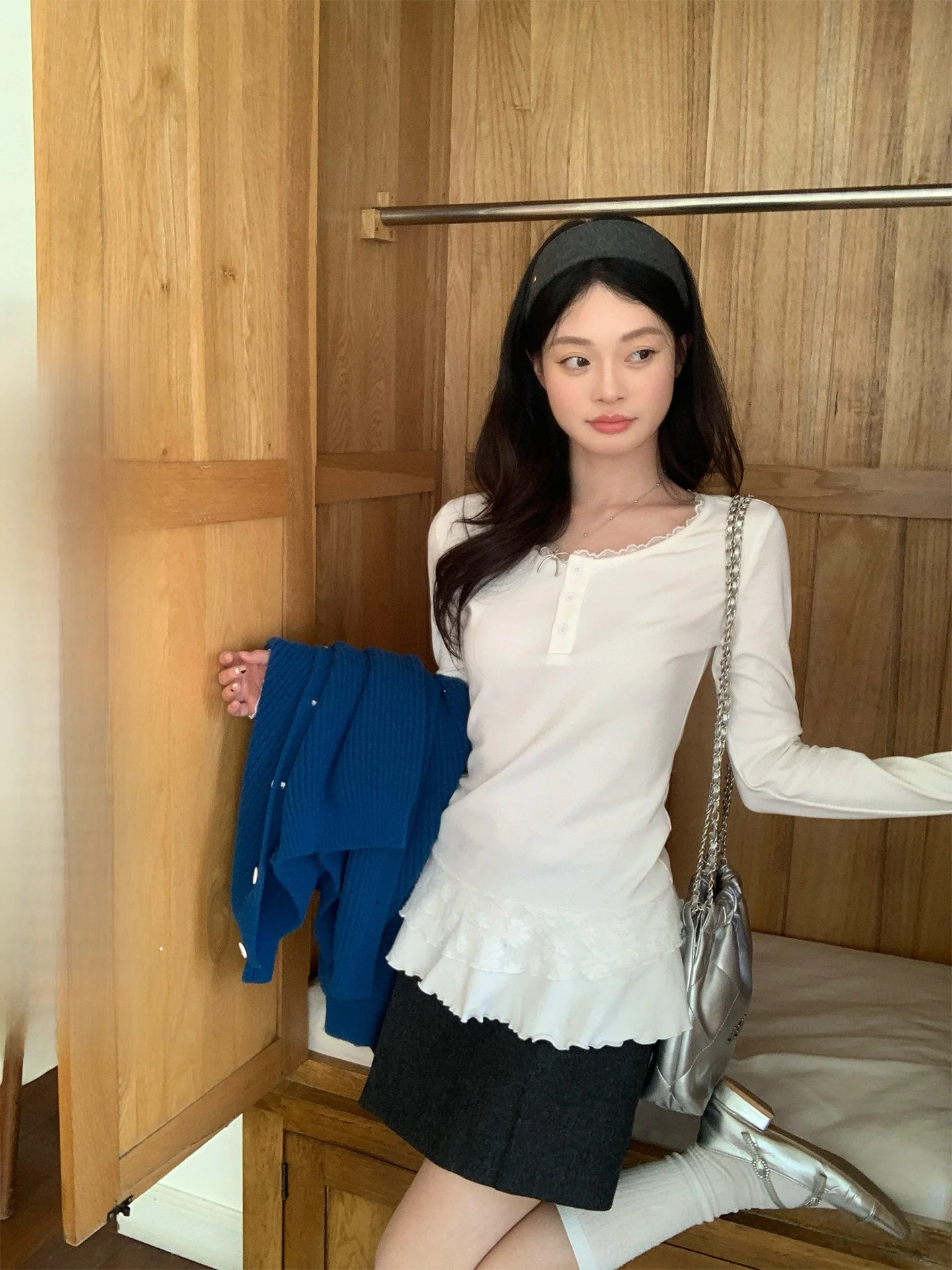 Женская приталенная длинная футболка Song Zhengen с круглым вырезом, базовая, для ношения под одеждой, с кружевной отделкой, корейский стиль, зимний топ
Женская приталенная длинная футболка Song Zhengen с круглым вырезом, базовая, для ношения под одеждой, с кружевной отделкой, корейский стиль, зимний топ