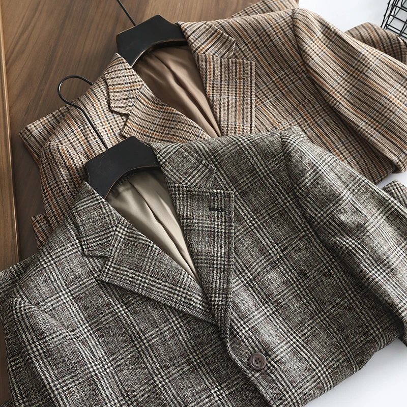 High-End Men's Woolen Suiting Casual Business Autumn Winter Single-breasted Jacket Tweed Pattern Flat Collar Three-button Style
High-End Men's Woolen Suiting Casual Business Autumn Winter Single-breasted Jacket Tweed Pattern Flat Collar Three-button Style