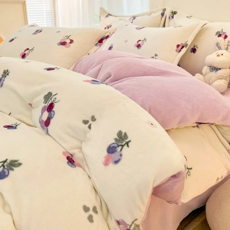 Thickened Milk Velvet Bed Set of Four Pieces, Winter Fresh Double Sided Coral Flannel Duvet Cover, Single Person Three Piece Set
Thickened Milk Velvet Bed Set of Four Pieces, Winter Fresh Double Sided Coral Flannel Duvet Cover, Single Person Three Piece Set