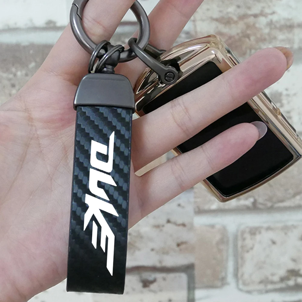 Motorcycle key chain Ring Carbon Fiber Metal Keychain Horseshoe Buckle for KTM Keyring Duke 125 200 390 790 2019 2020 Motorcycle
Motorcycle key chain Ring Carbon Fiber Metal Keychain Horseshoe Buckle for KTM Keyring Duke 125 200 390 790 2019 2020 Motorcycle