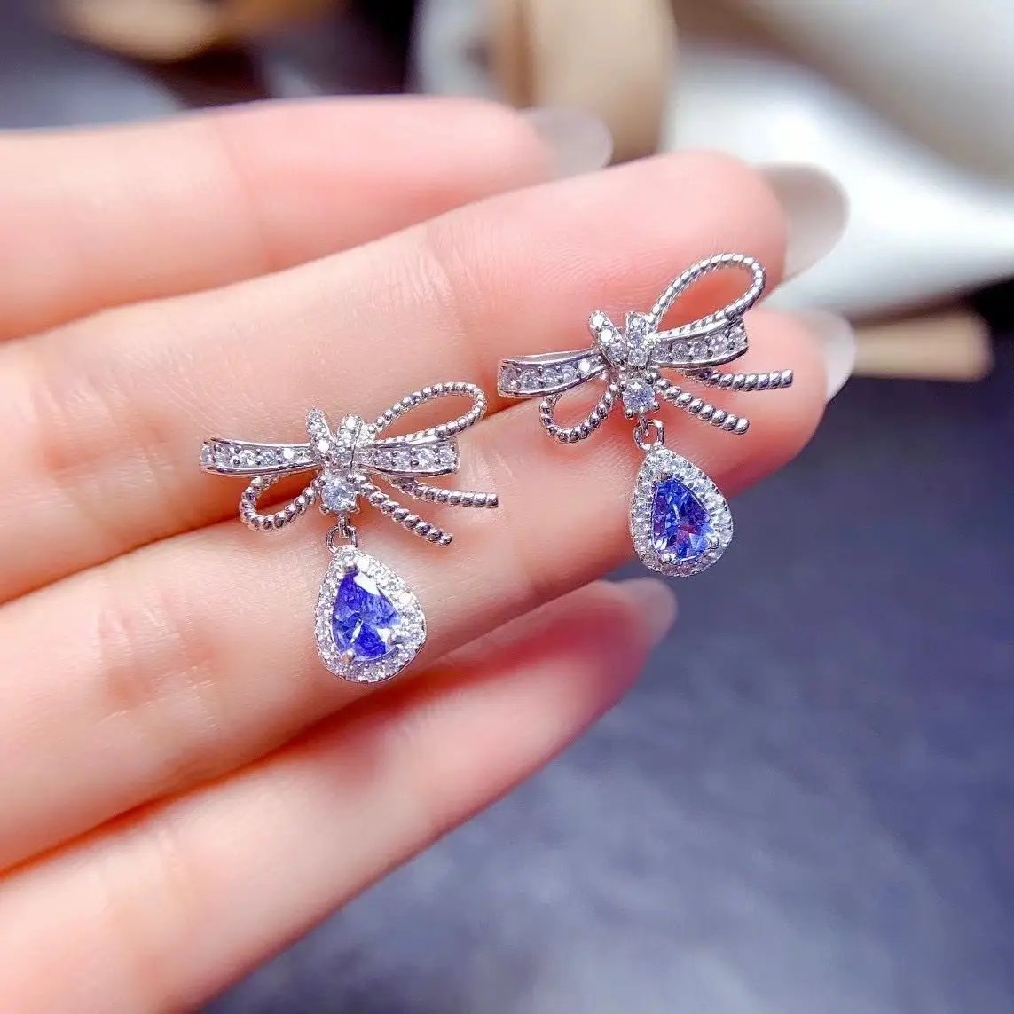 ZECAA Tanzanite Fine Jewelry Woman Tanzanite Stud Earrings With Natural Tanzanite Gemstone 4*6mm Silver Stud Earrings Jewelry
ZECAA Tanzanite Fine Jewelry Woman Tanzanite Stud Earrings With Natural Tanzanite Gemstone 4*6mm Silver Stud Earrings Jewelry