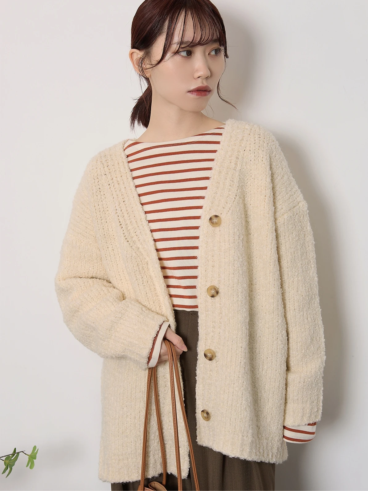 Женский вязаный кардиган Annuus осенне-зимний, утепленный, с V-образным вырезом, средней длины, в стиле оверсайз, из мягкой акрилово-шерстяной смеси
Женский вязаный кардиган Annuus осенне-зимний, утепленный, с V-образным вырезом, средней длины, в стиле оверсайз, из мягкой акрилово-шерстяной смеси