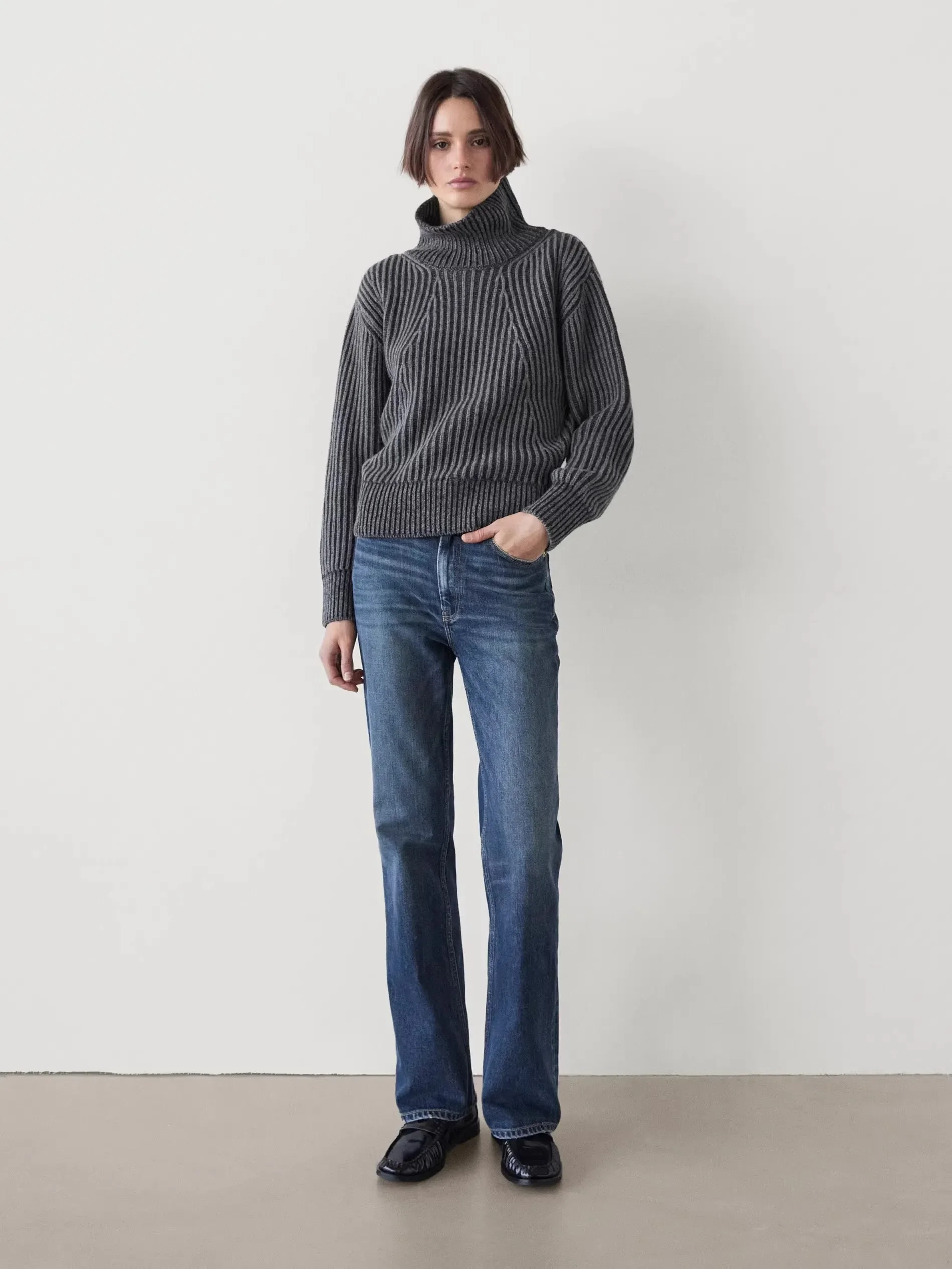 Ethereal costume 2025 massidutti spring new style of Casual lazy style thunder tie gray short turtleneck sweater knit
Ethereal costume 2025 massidutti spring new style of Casual lazy style thunder tie gray short turtleneck sweater knit