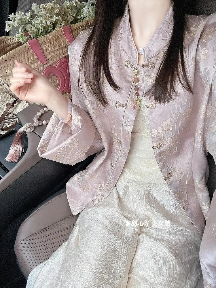 2025 Spring Three Piece Set for Women Chinese Style Lace Camisole Frog Button Jacket and Wide Leg Pants Elegant Oriental Outfit
2025 Spring Three Piece Set for Women Chinese Style Lace Camisole Frog Button Jacket and Wide Leg Pants Elegant Oriental Outfit