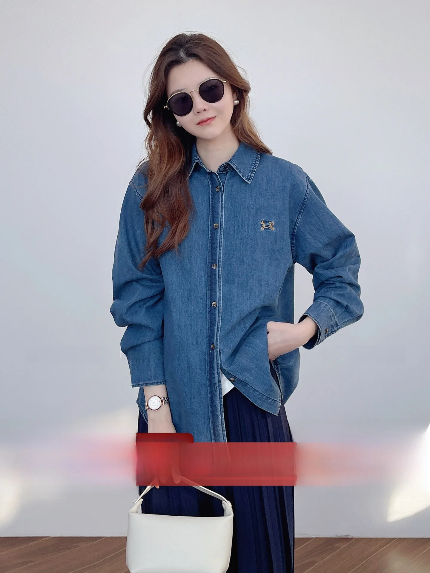 Korean Fashion Long Velvet Cotton Embroidered Denim Shirt Layering Commute Shirt New Arrival Spring 2026 Women's S...
Korean Fashion Long Velvet Cotton Embroidered Denim Shirt Layering Commute Shirt New Arrival Spring 2026 Women's S...