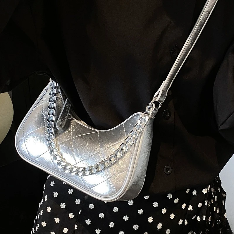 Women Shoulder Bag Rivets Fashion Ladies Bag Trendy Rock Handbag Y2K Chain for Travel Vacation Daily Bolsa Designer Luxury Bags
Women Shoulder Bag Rivets Fashion Ladies Bag Trendy Rock Handbag Y2K Chain for Travel Vacation Daily Bolsa Designer Luxury Bags