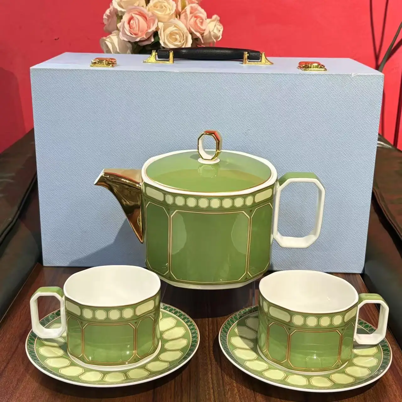 Чайник, кофейная чашка, кружка, домашнее новоселье, послеобеденный чай, чайный сервиз, изысканная подарочная коробка 
Чайник, кофейная чашка, кружка, домашнее новоселье, послеобеденный чай, чайный сервиз, изысканная подарочная коробка