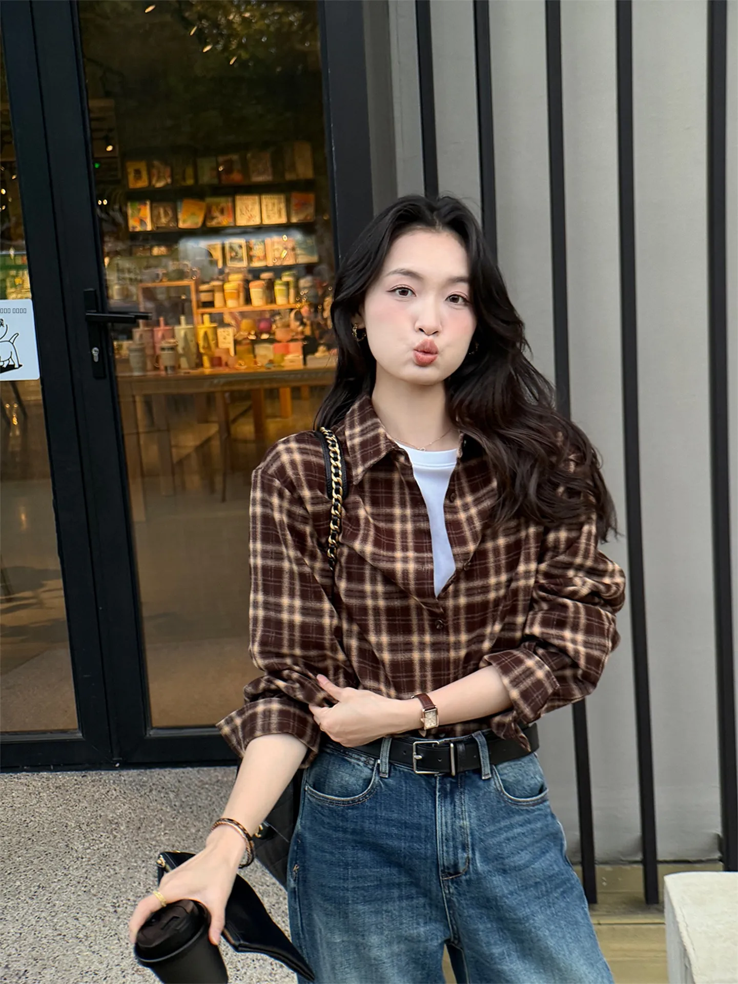 Классическая женская рубашка в клетку с длинным рукавом, свободного кроя, осенняя, повседневная, из смесового полиэстера, устойчивая к деформации
Классическая женская рубашка в клетку с длинным рукавом, свободного кроя, осенняя, повседневная, из смесового полиэстера, устойчивая к деформации