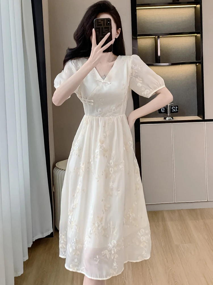 Women Fashion Embroidery Floral V-Neck Long Dress 2025 Korean Vintage Luxury Evening Dress Summer Elegant Bodycon Festival Dress
Women Fashion Embroidery Floral V-Neck Long Dress 2025 Korean Vintage Luxury Evening Dress Summer Elegant Bodycon Festival Dress