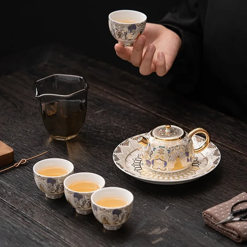 Дворцовый музей, культурный креативный чайник Dunhuang Tangka, один горшок, маленький ретро чайник, керамический золотой/серебряный чайник Xishi HuCheng
Дворцовый музей, культурный креативный чайник Dunhuang Tangka, один горшок, маленький ретро чайник, керамический золотой/серебряный чайник Xishi HuCheng