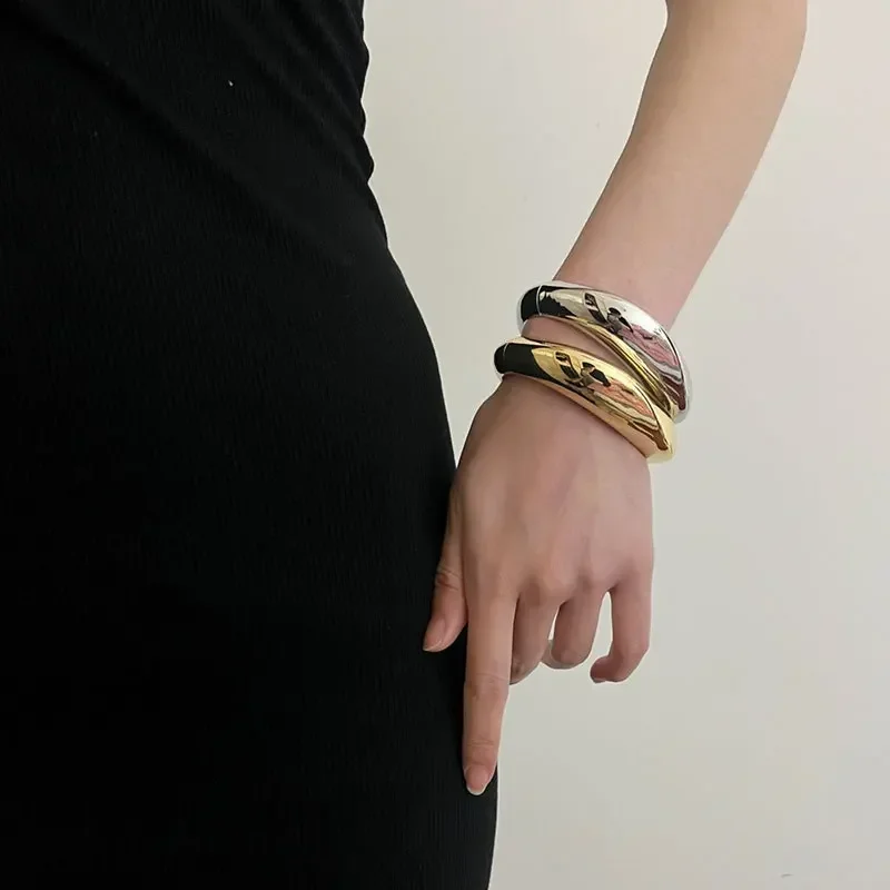 New Irregular Metal Heavy Industry Open Elastic Couple Light Luxury Premium Bracelet
New Irregular Metal Heavy Industry Open Elastic Couple Light Luxury Premium Bracelet