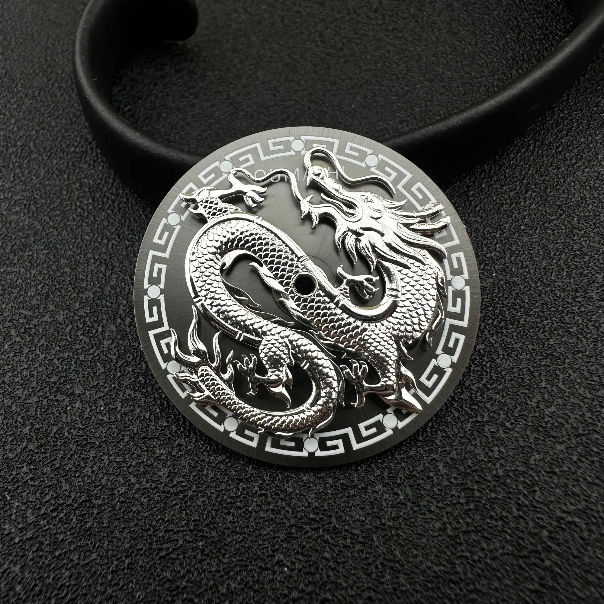 Men's watch zodiac dragon plate golden dragon outer diameter 35.5MM for 8215
Men's watch zodiac dragon plate golden dragon outer diameter 35.5MM for 8215