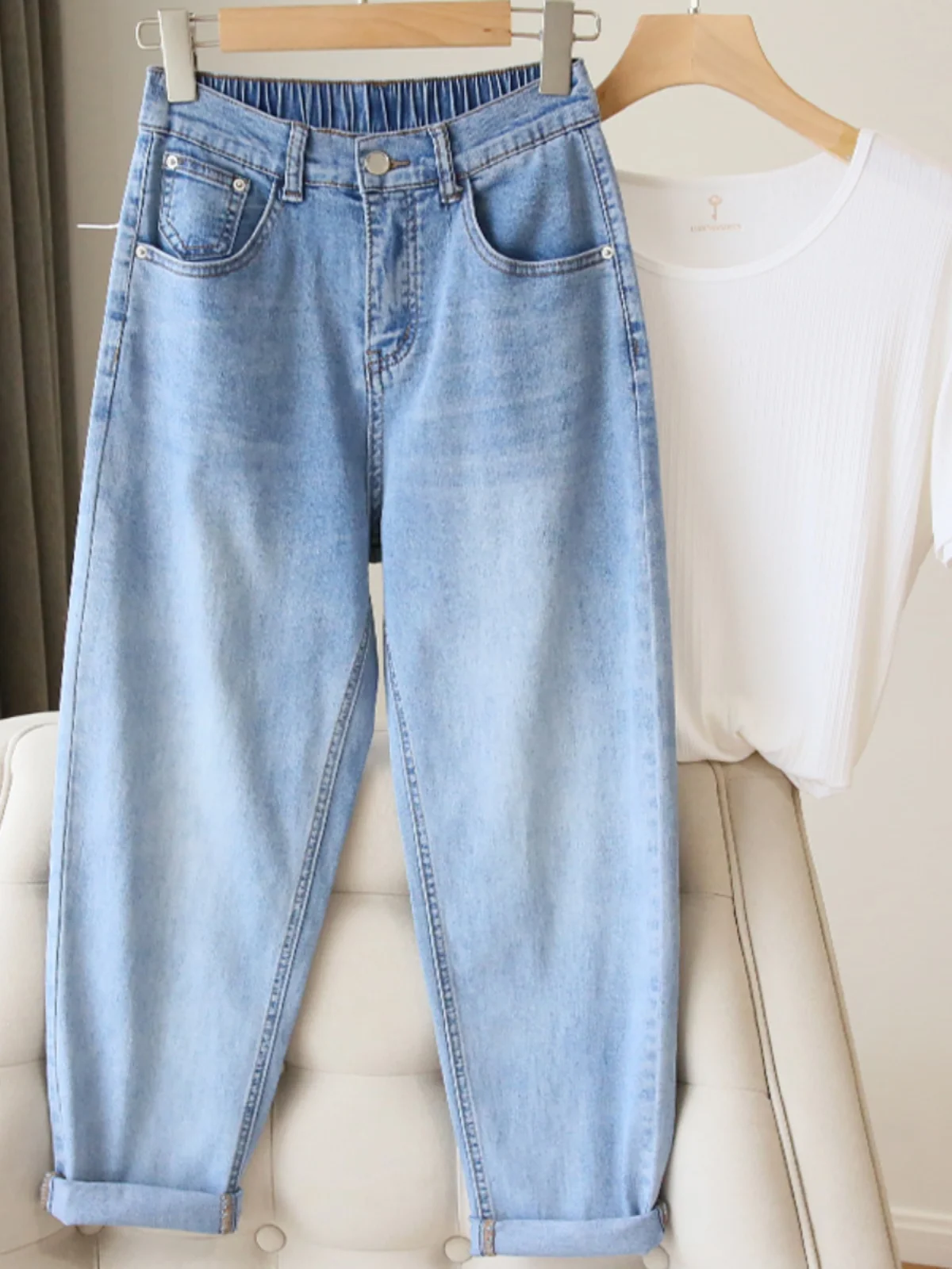 Summer New Style Thin Large Size Women's Jeans Loose Flattering for Pear Shaped plus Size Women Harem Pants Casual High Waist
Summer New Style Thin Large Size Women's Jeans Loose Flattering for Pear Shaped plus Size Women Harem Pants Casual High Waist