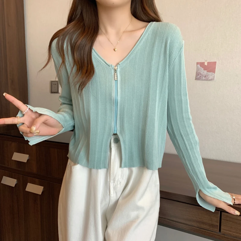2023 new women's wear European and American style fashionable V-neck long-sleeved knitted sweater women's zipper split thin top
2023 new women's wear European and American style fashionable V-neck long-sleeved knitted sweater women's zipper split thin top