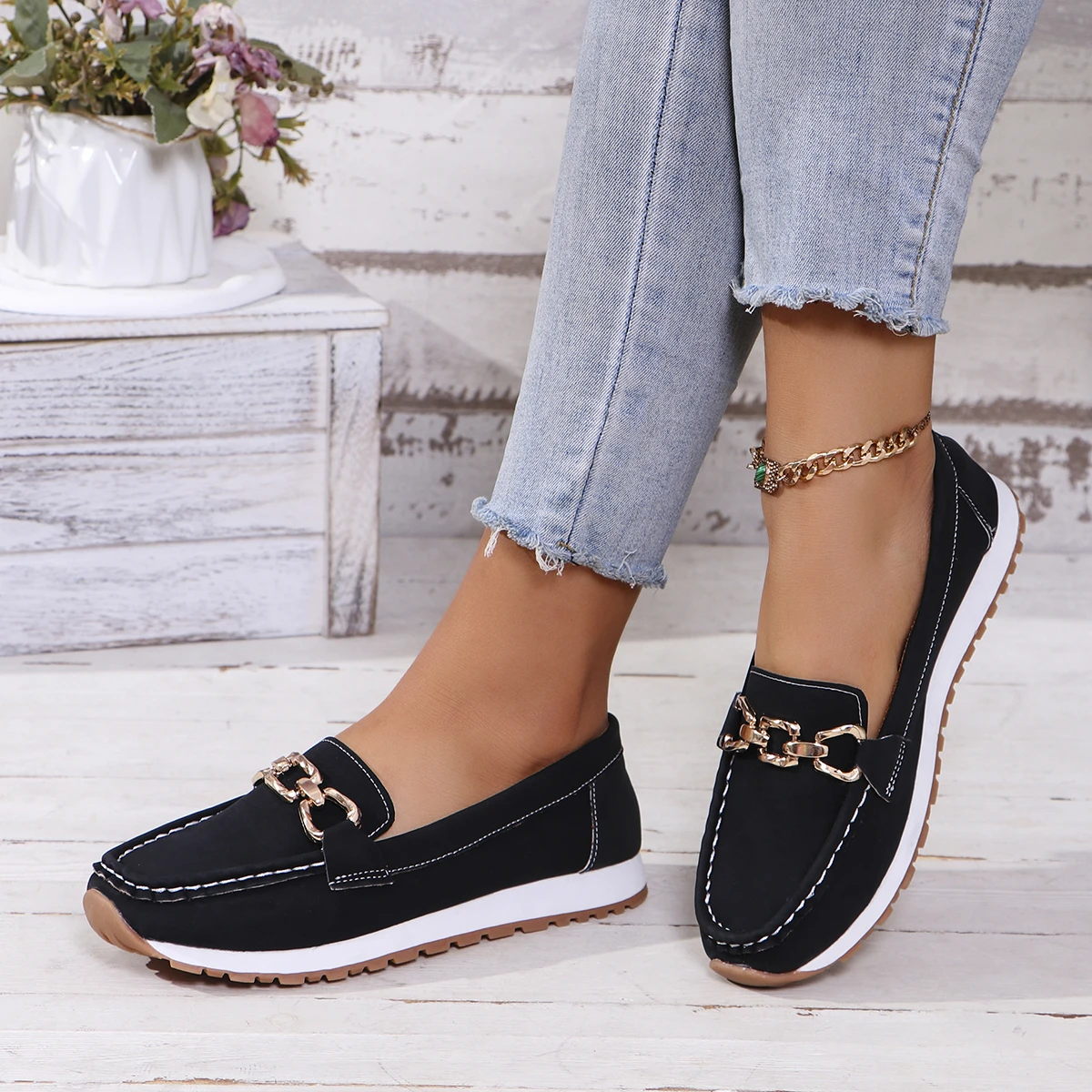 Fashion Metal Chain Soft Sole Flats Shoes Women Spring Autumn Pu Leather Platform Loafers Woman Slip On Non Slip Casual Shoes
Fashion Metal Chain Soft Sole Flats Shoes Women Spring Autumn Pu Leather Platform Loafers Woman Slip On Non Slip Casual Shoes