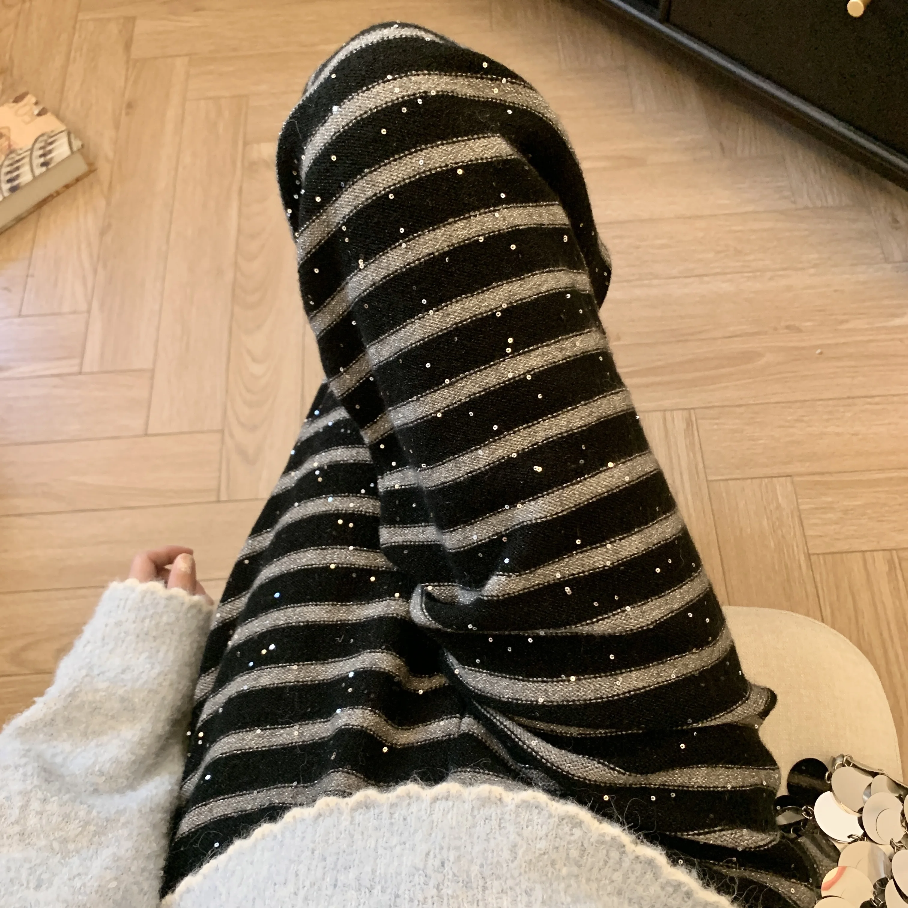 Shiny Sequin Striped Knitted Wide Leg Pants Women's Autumn Winter New Style Elastic Waist Slimming Casual Pants
Shiny Sequin Striped Knitted Wide Leg Pants Women's Autumn Winter New Style Elastic Waist Slimming Casual Pants