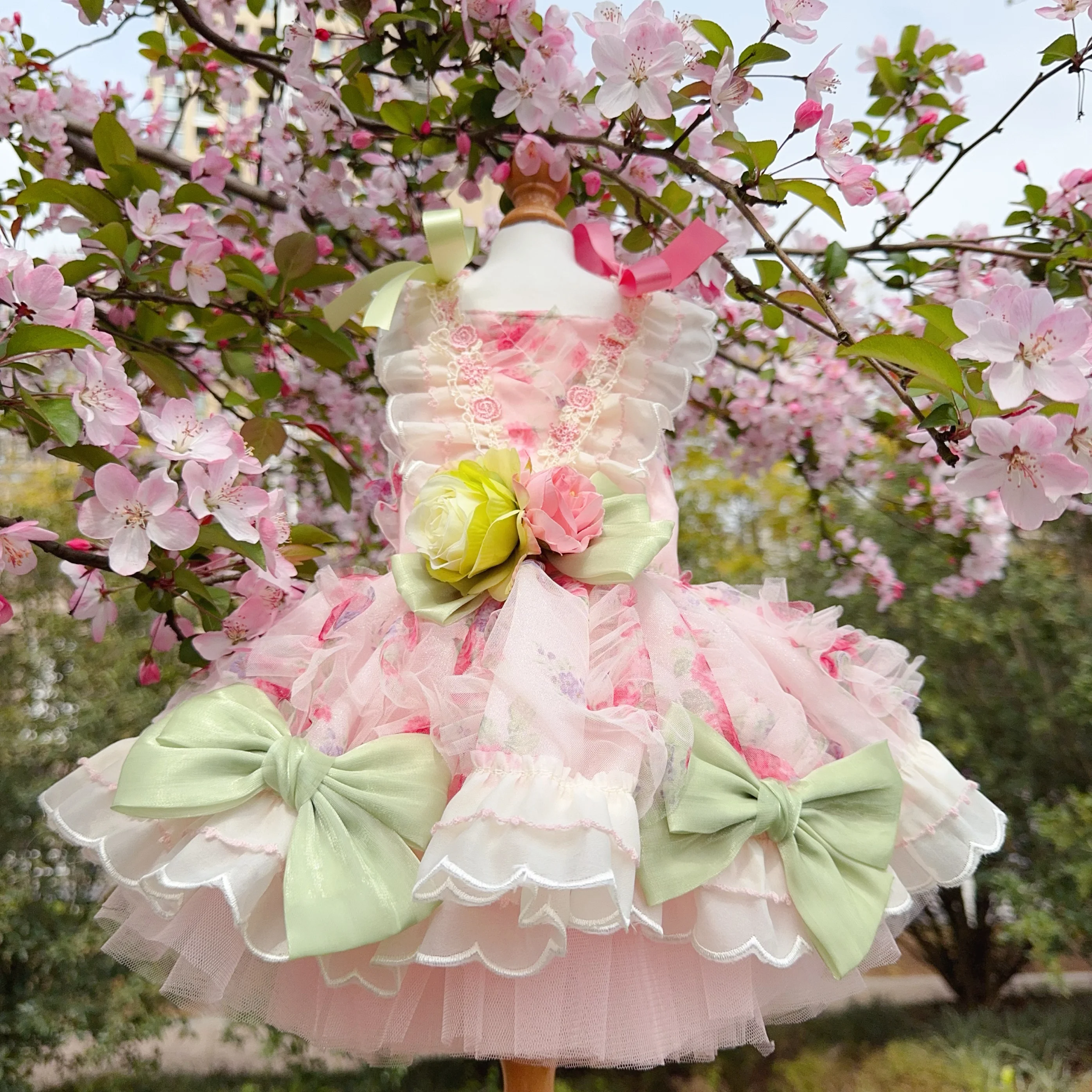 Luxury High-end Pet Dog Clothes Pure Handmade Pink Rose Flower Long Tail Princess Dresses For Small Medium Dog Puppy Clothing
Luxury High-end Pet Dog Clothes Pure Handmade Pink Rose Flower Long Tail Princess Dresses For Small Medium Dog Puppy Clothing