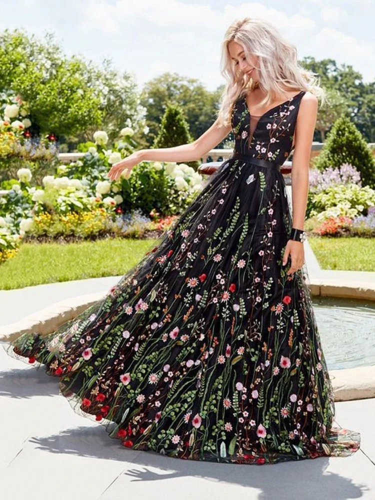 2024 Sexy deep V sleeveless embroidered dress slim backless skirt ball gown long skirt
2024 Sexy deep V sleeveless embroidered dress slim backless skirt ball gown long skirt