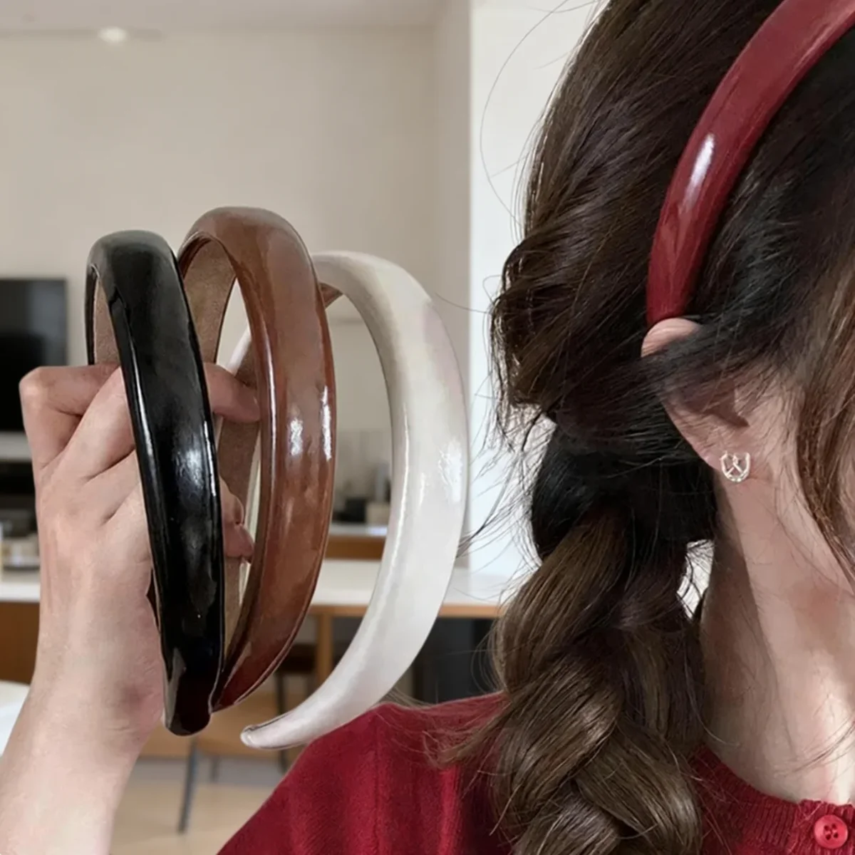 Vintage Leather Sponge Solid Hairband For Women Simple Outside Hair Hold Headband Hair Hoop Hair Band Fashion Hair Accessories
Vintage Leather Sponge Solid Hairband For Women Simple Outside Hair Hold Headband Hair Hoop Hair Band Fashion Hair Accessories