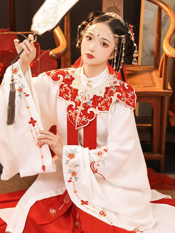 Женское сказочное китайское традиционное платье Hanfu, костюм с вышивкой на плечах в виде облаков, новый костюм для косплея с воротником Ming на весну и лето
Женское сказочное китайское традиционное платье Hanfu, костюм с вышивкой на плечах в виде облаков, новый костюм для косплея с воротником Ming на весну и лето