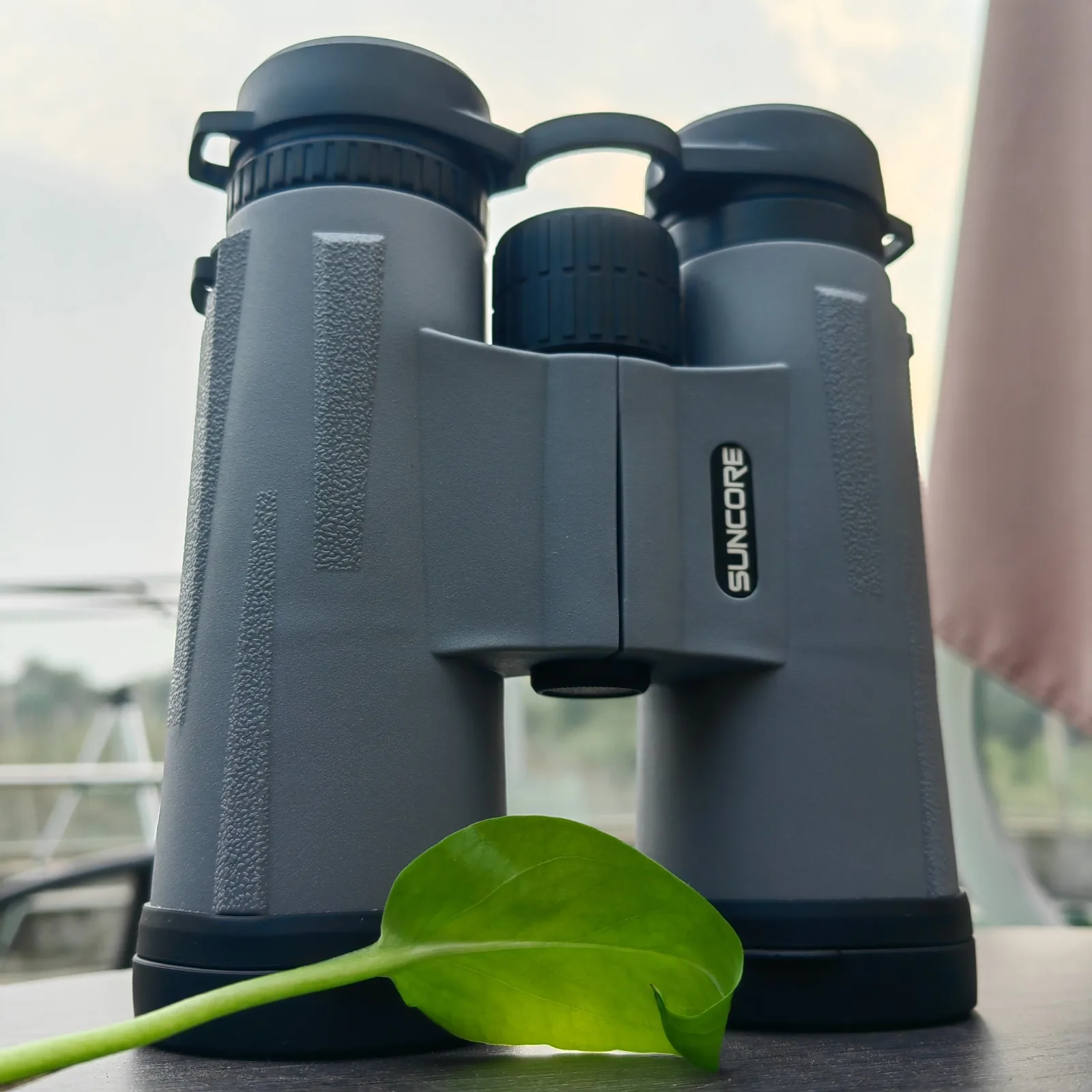 Бинокль SUNCORE 10x42 серый — профессиональный легкий телескоп, идеально подходит для наблюдения за птицей, походов и активного отдыха на природе
Бинокль SUNCORE 10x42 серый — профессиональный легкий телескоп, идеально подходит для наблюдения за птицей, походов и активного отдыха на природе