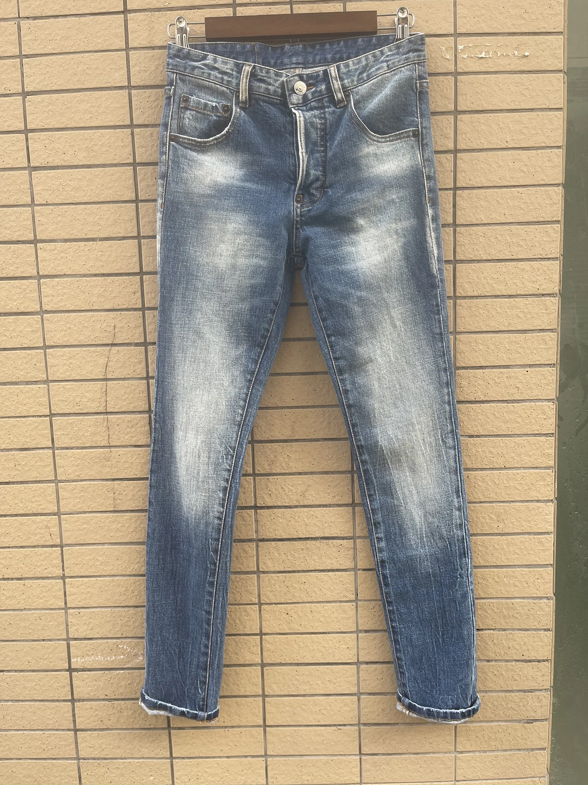 2024 Spring/Summer New D2 Jeans for Men, Washed, Scratched, Patched, Painted, Fashionable, Printed, Small Feet, Blue
2024 Spring/Summer New D2 Jeans for Men, Washed, Scratched, Patched, Painted, Fashionable, Printed, Small Feet, Blue