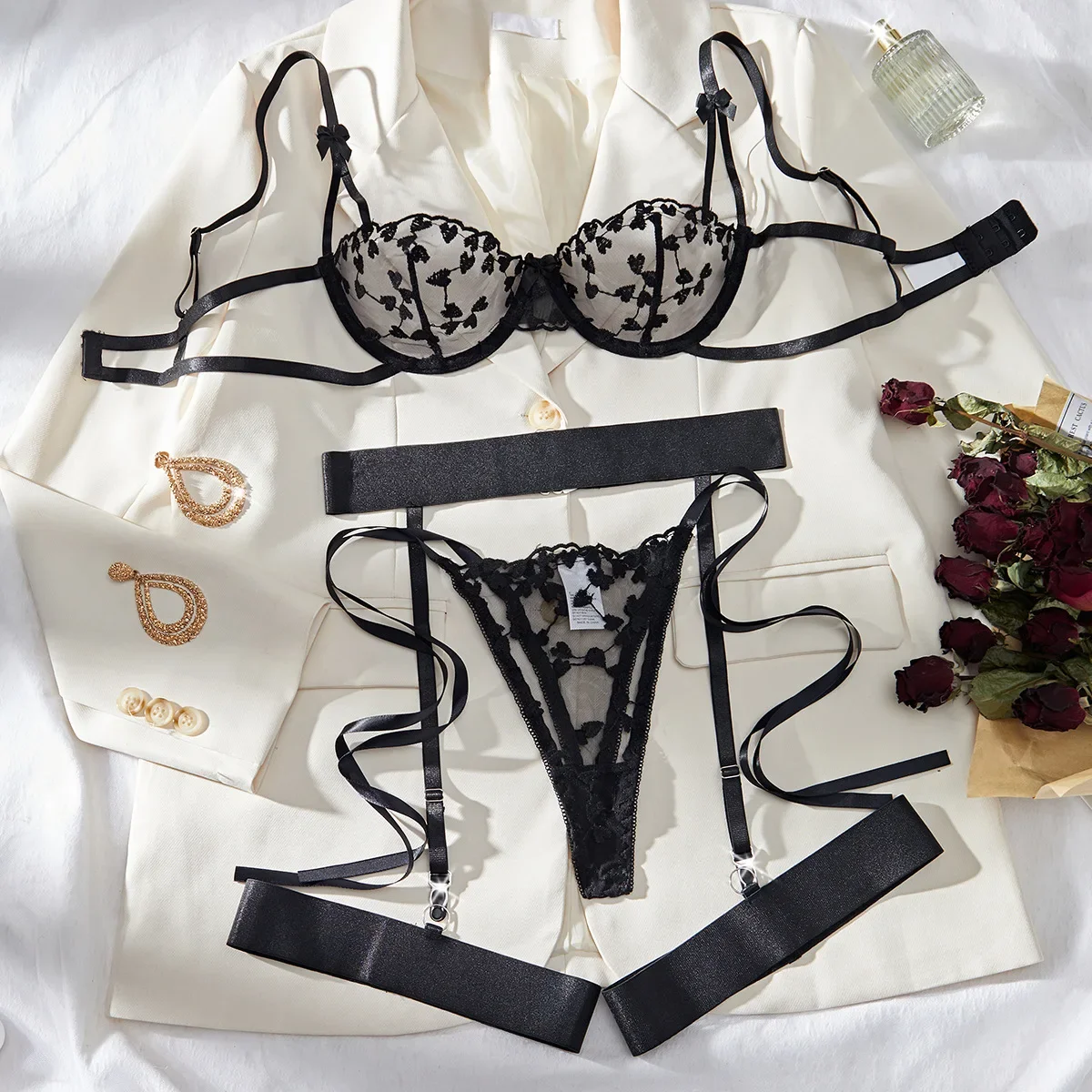 Lovermore 3 Piece Set Love Embroidered Sexy Underwear Suit For Women Mesh Patchwork See-Through With Steel Ring Sexy Lingerie
Lovermore 3 Piece Set Love Embroidered Sexy Underwear Suit For Women Mesh Patchwork See-Through With Steel Ring Sexy Lingerie