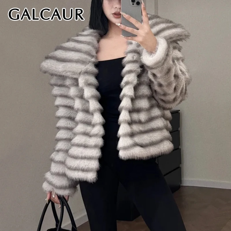 GALCAUR Solid Spliced Fur Fashion Coat For Women Lapel Long Sleeve Patchwork Button Luxurious Jackets Female Autumn Clothing New
GALCAUR Solid Spliced Fur Fashion Coat For Women Lapel Long Sleeve Patchwork Button Luxurious Jackets Female Autumn Clothing New