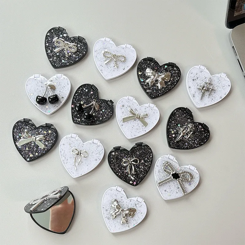 Металлическое сердце с блестящим бантом, зеркало, подставка для мобильного телефона, складная подставка для iPhone 16, 15, аксессуары для телефонов Xiaomi, держатель-подставка
Металлическое сердце с блестящим бантом, зеркало, подставка для мобильного телефона, складная подставка для iPhone 16, 15, аксессуары для телефонов Xiaomi, держатель-подставка