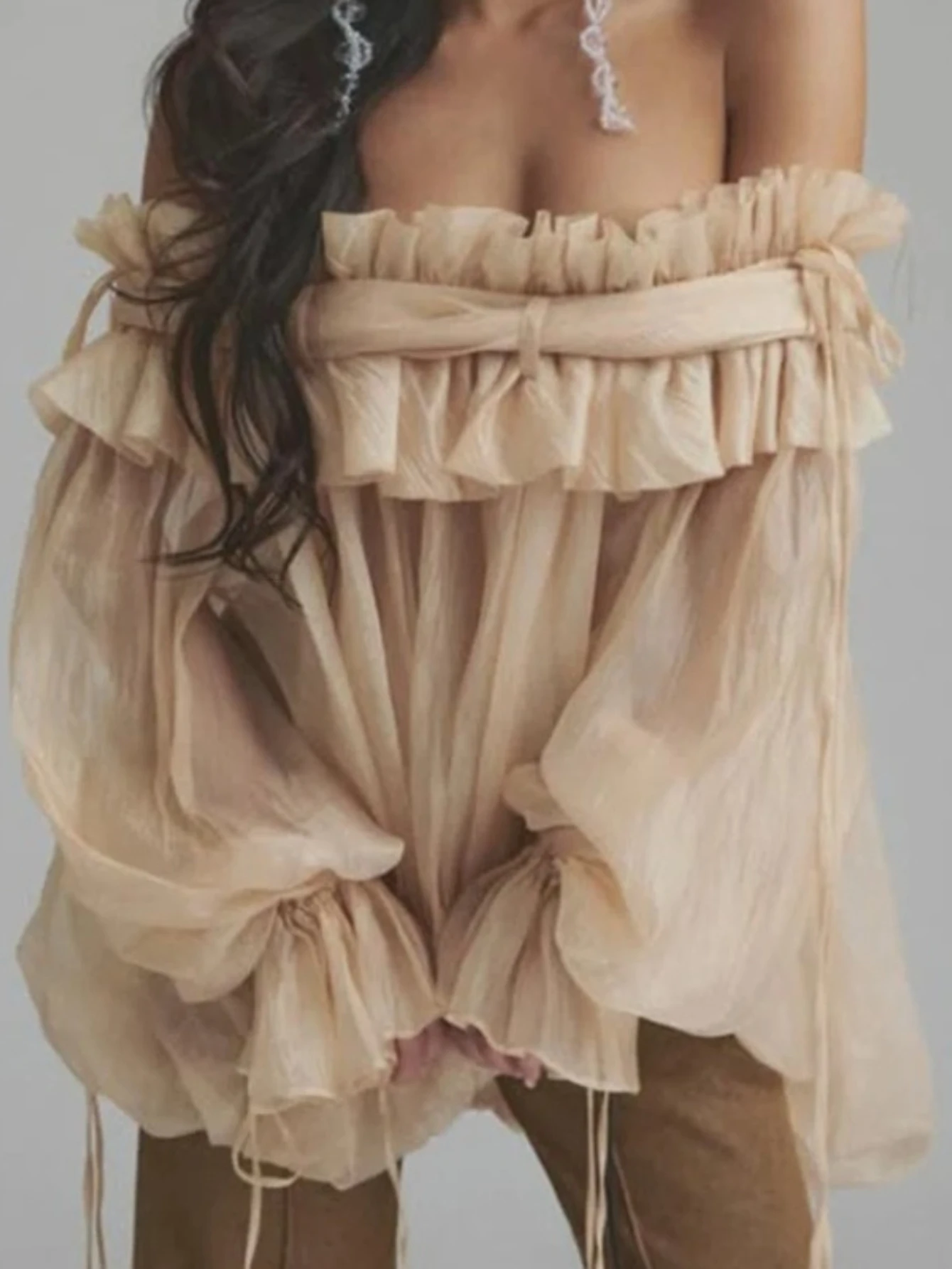 Женская свободная блузка в стиле пэчворк с вырезом-лодочкой, длинными рукавами и шнуровкой
Женская свободная блузка в стиле пэчворк с вырезом-лодочкой, длинными рукавами и шнуровкой