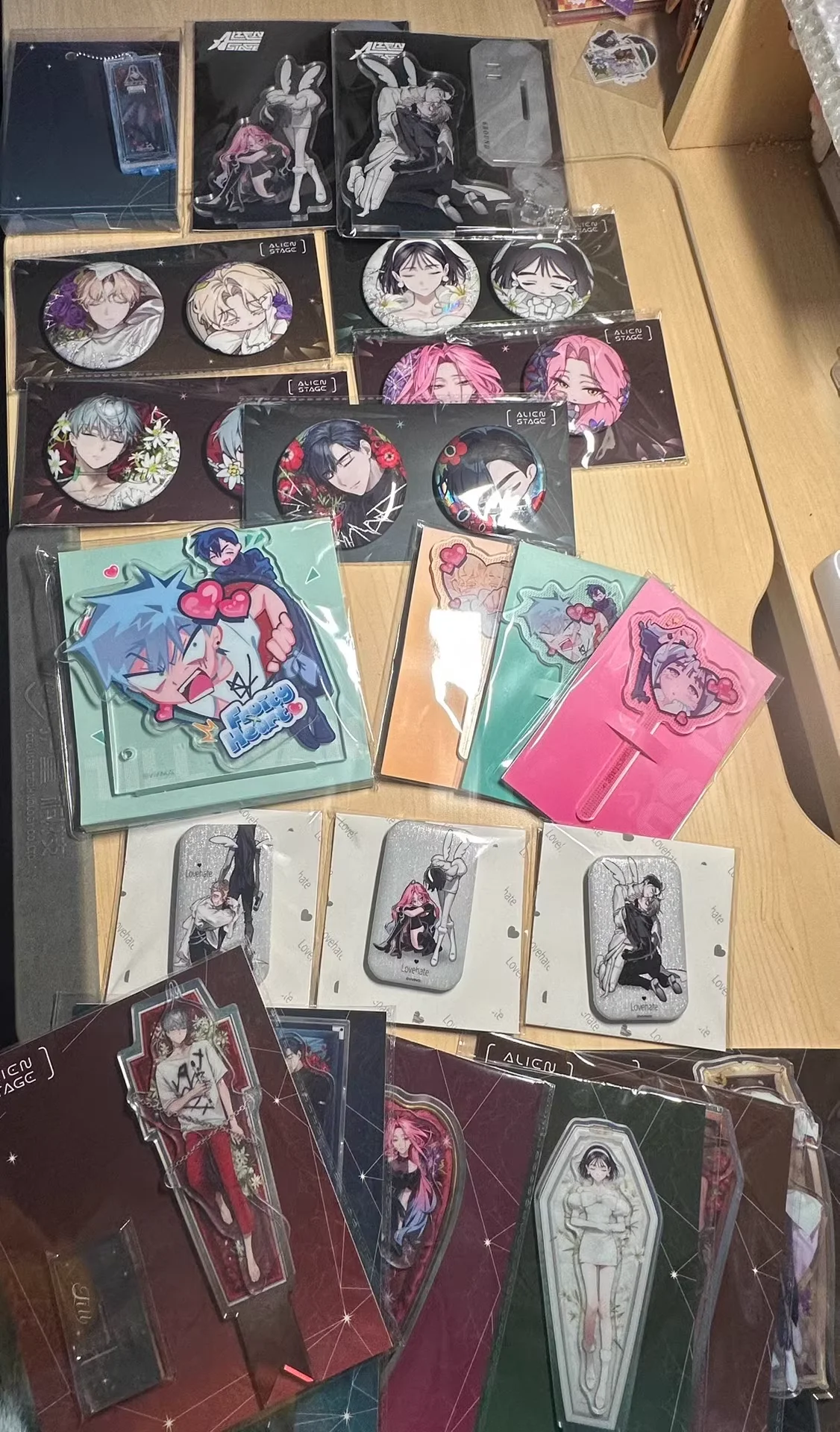 NEW Alien stage acrylic stand badge card sticker table mat san yue shou official original Ivan Till Luka Sua Mizi
NEW Alien stage acrylic stand badge card sticker table mat san yue shou official original Ivan Till Luka Sua Mizi