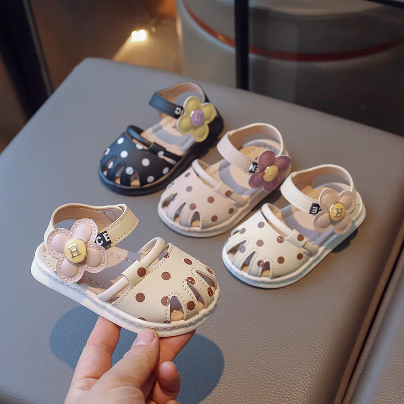 2024 Summer Children Walking Sandals Shoes for Girls Baby Princess Soft Soled Safe Roman Fashionable Breathable Leather Shoes 
2024 Summer Children Walking Sandals Shoes for Girls Baby Princess Soft Soled Safe Roman Fashionable Breathable Leather Shoes
