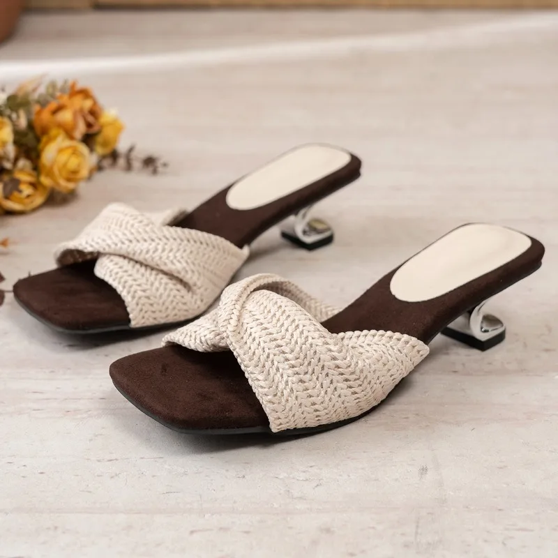 Women Woven Slide Sandals Rattan Heel Open Toe Comfortable Slip on Summer Beach Party Footwear Breathable Stylish Design Fashion
Women Woven Slide Sandals Rattan Heel Open Toe Comfortable Slip on Summer Beach Party Footwear Breathable Stylish Design Fashion
