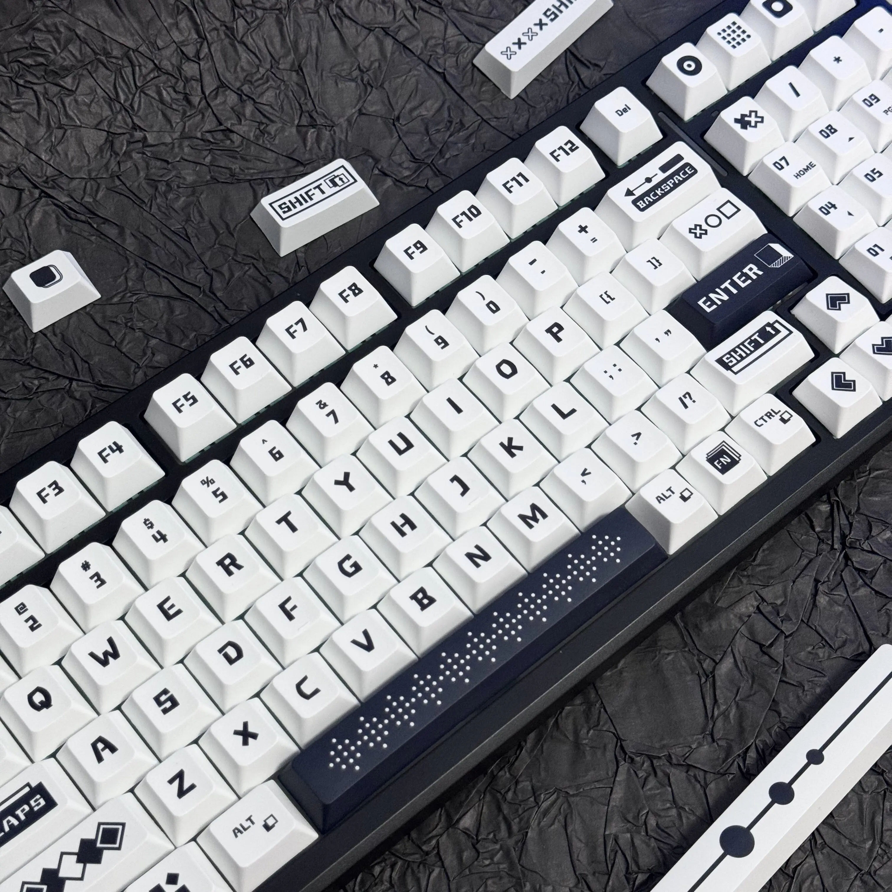 Black geometric keycaps, small original height, full set of PBT material sublimation process, mechanical keyboard customization
Black geometric keycaps, small original height, full set of PBT material sublimation process, mechanical keyboard customization