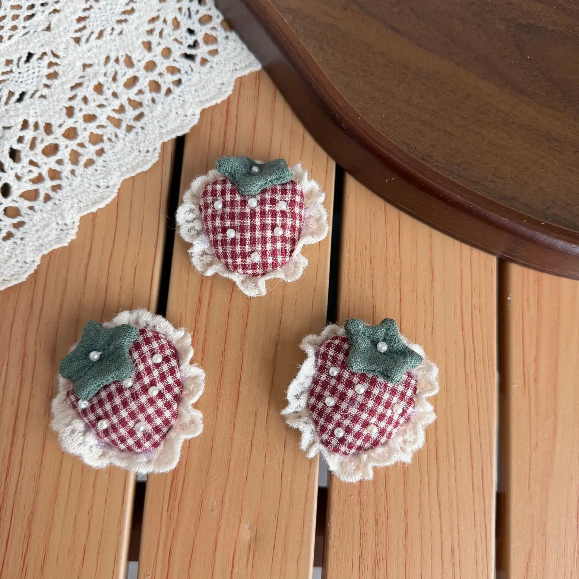 Red Fabric Plaid Lace Strawberry DIY Hair Accessory Brooch Pin Pendant for Clothing Shoes Socks Embellishment Handmade Cute
Red Fabric Plaid Lace Strawberry DIY Hair Accessory Brooch Pin Pendant for Clothing Shoes Socks Embellishment Handmade Cute