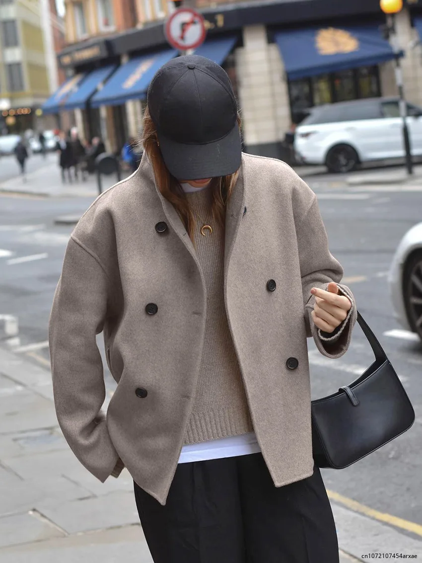 Elegant Brown Woolen Coats Women Jackets Fashion Thick V-Neck Office Lady Loose Coats Autumn Solid Buttons Coats Female
Elegant Brown Woolen Coats Women Jackets Fashion Thick V-Neck Office Lady Loose Coats Autumn Solid Buttons Coats Female