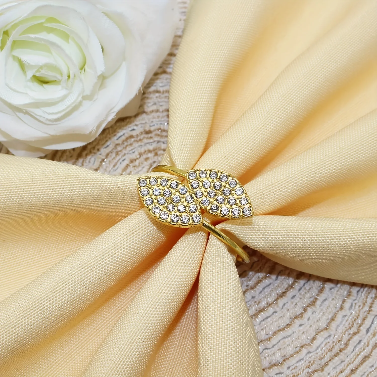 12Pcs Rhinestone Napkin Ring Set Handmade Buckle Holder Wedding Dinner Decoration Paper napkins Napkin rings for weddings
12Pcs Rhinestone Napkin Ring Set Handmade Buckle Holder Wedding Dinner Decoration Paper napkins Napkin rings for weddings