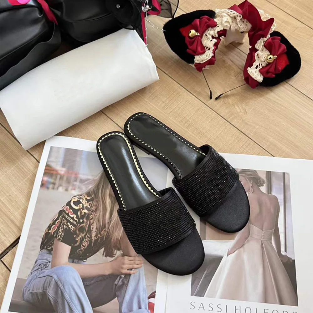 2024 Spring/Summer New Beach Leisure Vacation Flat Bottom Metal Buckle Brand Women's Slippers
2024 Spring/Summer New Beach Leisure Vacation Flat Bottom Metal Buckle Brand Women's Slippers