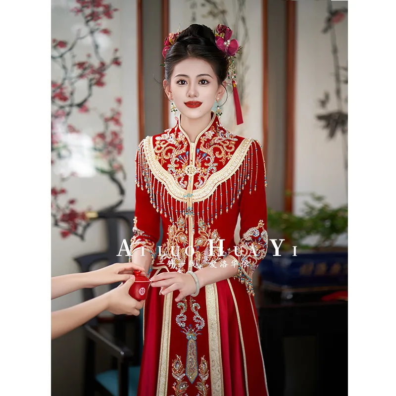 Chinese Style Bride Wedding Dress Embroidered Cheongsam Costume Vintage Sequins Beading Tassels Gown
Chinese Style Bride Wedding Dress Embroidered Cheongsam Costume Vintage Sequins Beading Tassels Gown