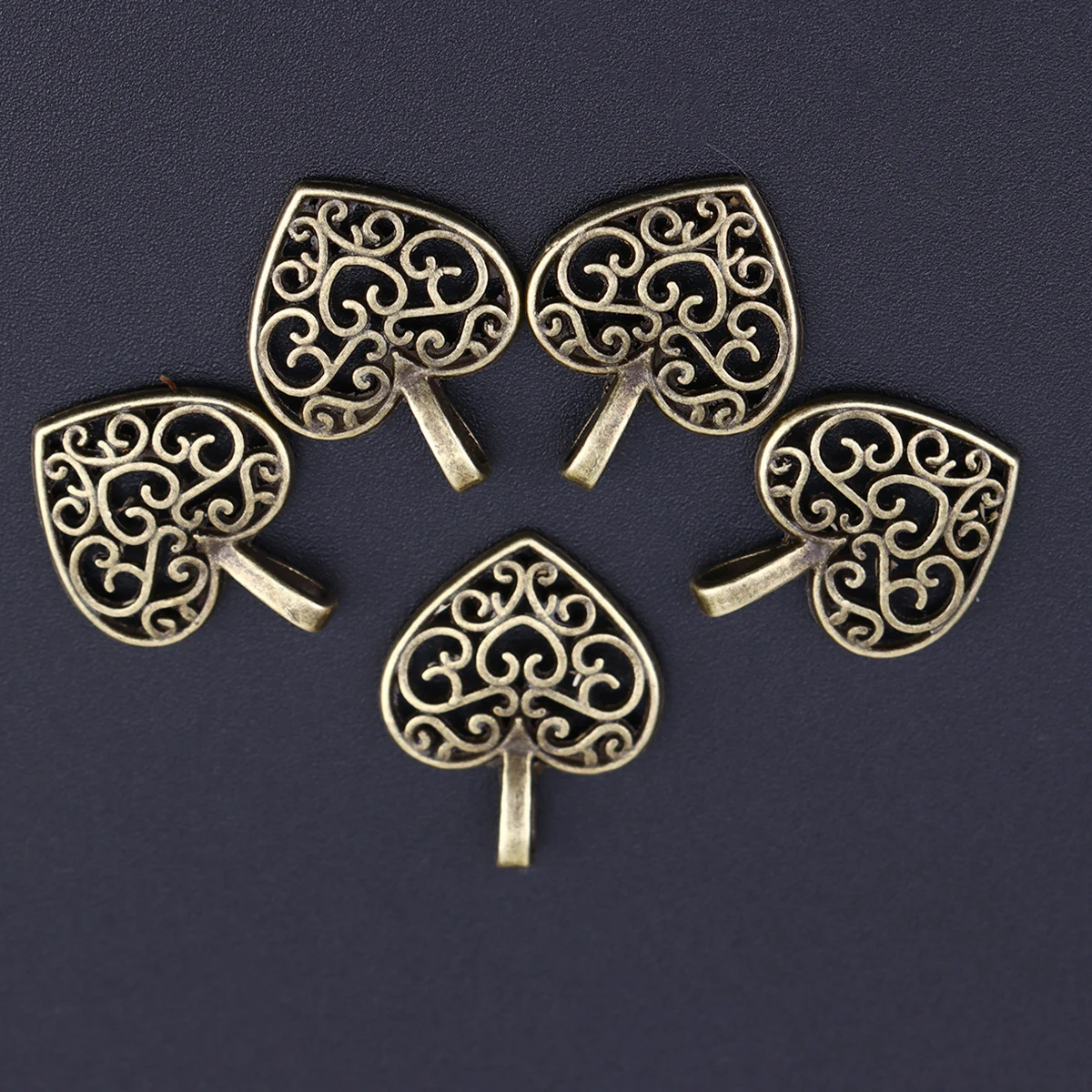 100pcs Heart Pendant Charm Alloy Diy Jewelry Making Accessory For Necklace Bracelet Keychain Dangle Sweater Chain Anklet Phone
100pcs Heart Pendant Charm Alloy Diy Jewelry Making Accessory For Necklace Bracelet Keychain Dangle Sweater Chain Anklet Phone