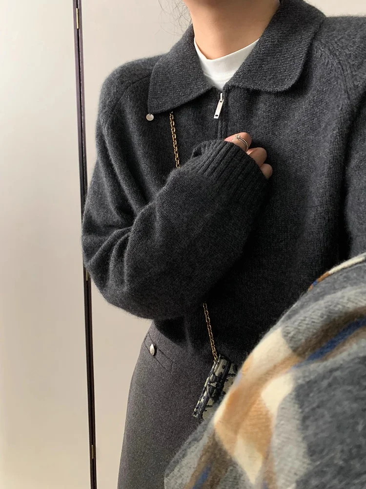 Autumn Winter Thickened Women's Neck Sweater Half Zipper Grey Bear Fur Knitted Shirt Inner Wear Casual Outerwear
Autumn Winter Thickened Women's Neck Sweater Half Zipper Grey Bear Fur Knitted Shirt Inner Wear Casual Outerwear