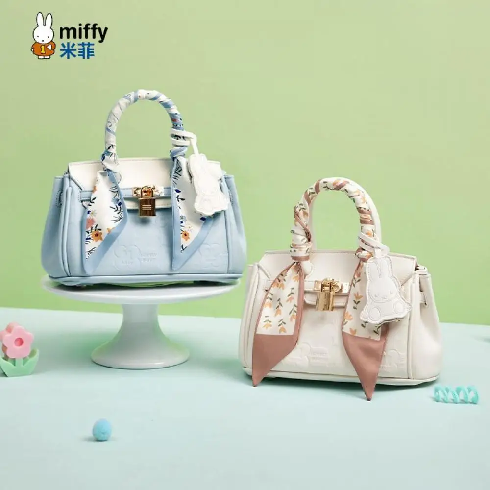 Сумочка Miffy, сине-белая с шарфом, декор, застежка-застежка, милая модная сумка для женщин, элегантная повседневная сумка для покупок
Сумочка Miffy, сине-белая с шарфом, декор, застежка-застежка, милая модная сумка для женщин, элегантная повседневная сумка для покупок