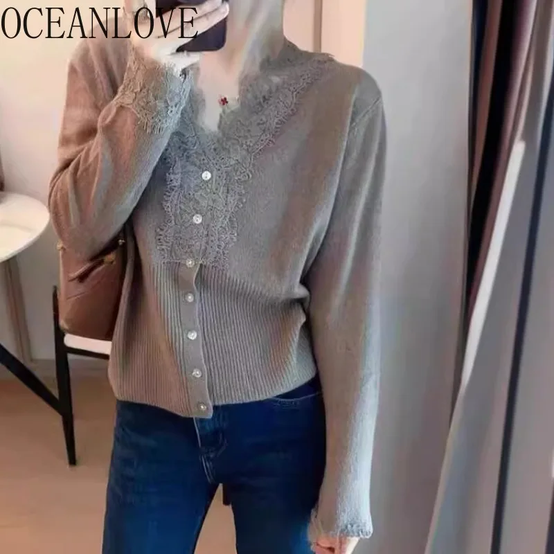 OCEANLOVE кружевные лоскутные короткие кардиганы, однотонные осенне-зимние элегантные женские свитера с V-образным вырезом, корейская мода, милая трикотажная одежда
OCEANLOVE кружевные лоскутные короткие кардиганы, однотонные осенне-зимние элегантные женские свитера с V-образным вырезом, корейская мода, милая трикотажная одежда