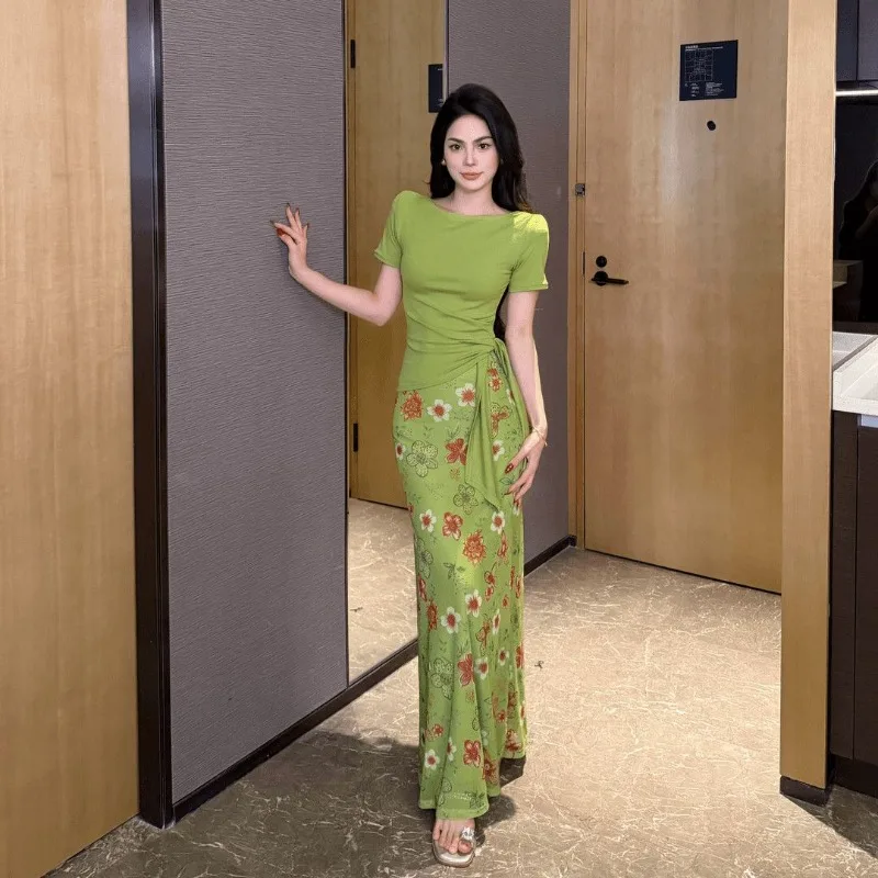 New Summer High End Fashion Women's Suit Lace Up Short Sleeve O-neck Slim T-shirt Top + Floral Long Skirt 2 Piece Set
New Summer High End Fashion Women's Suit Lace Up Short Sleeve O-neck Slim T-shirt Top + Floral Long Skirt 2 Piece Set
