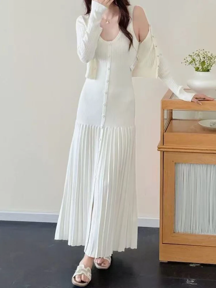 2025 Summer New White Sexy Deep V-Neck Tank Dress women Elegant Temperament Single-Breasted Splicing Pleated Long Robe Ladies
2025 Summer New White Sexy Deep V-Neck Tank Dress women Elegant Temperament Single-Breasted Splicing Pleated Long Robe Ladies